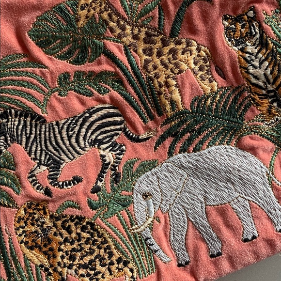 Elizabeth Scarlett world wildlife embroidered pouch - Picture 3 of 5